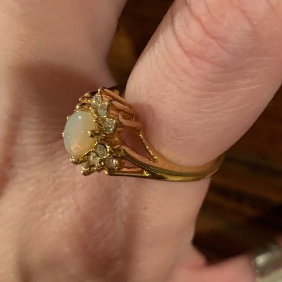 Pretty opal ring - Picture 3 of 4